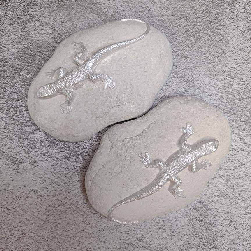 Декоративный камень окатыш белый ящерицы декор6