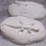 Декоративный камень окатыш белый ящерицы декор