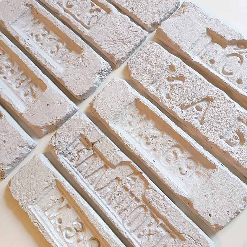 Декоративный кирпич Старый Питер Blanco белого цвета с клемами 18 века Декоративный кирпич Старый Питер Blanco белого цвета с клемами 18 века фото 2