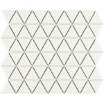 Мозаика из керамогранита с белыми матовыми треугольными чипами на сетке reno-white