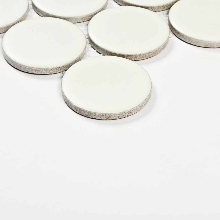 мозаика керамическая белая матовая на сетке с круглыми чипами disk