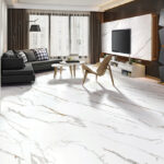 Белый матовый керамогранит с рисунком под мрамор stutario iron ore 600х1200 мм фото в интерьере