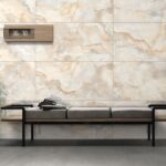 Глянцевый индийский керамогранит под оникс takora onix beige polished в интерьере