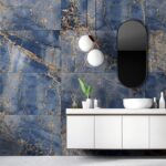 Полированный синий керамогранит для пола и стен nabro gold blue high glossy 60х120см фото в интерьере ванной комнаты