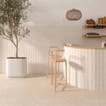 Керамическая плитка настенная глянцевая кабанчик Pamesa mayolica nude 7.5x30 см фото в интерьере