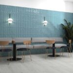 Керамическая плитка настенная глянцевая кабанчик Pamesa mayolica turquesa 7.5x30 см фото в интерьере