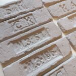 Декоративный кирпич Старый Питер Antracit серого цвета с клемами 18 века фото 1