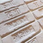 Декоративный кирпич Старый Питер Beige бежевого песочного цвета с клемами 18 века фото 1