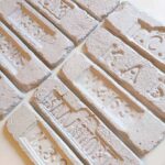 Декоративный кирпич Старый Питер Beige бежевого песочного цвета с клемами 18 века фото 2