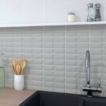 Керамическая плитка матовая кабанчик Glenbrook Rustic Greige Padded 5х20 фото в интерьере