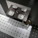 Керамогранит Octagon со вставками в сочетании Black и Marmol Blanco фото в интерьере