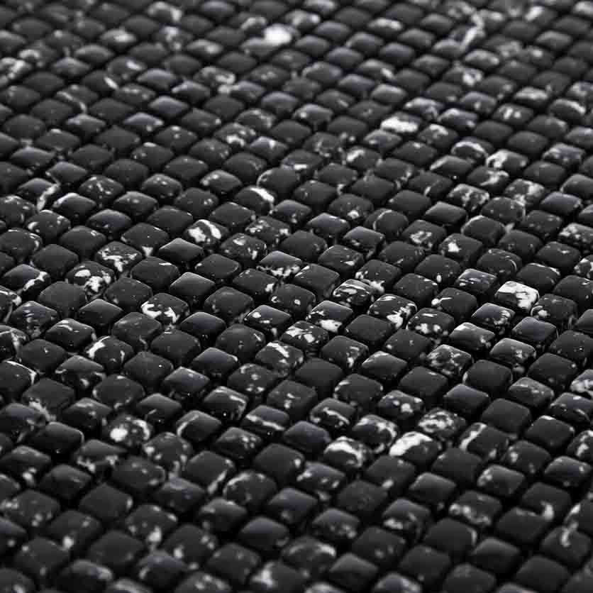 мозаика на сетке черная AGKV-02 303х303 толщина 6 мм мозаика на сетке AGKV-02 вид с боку