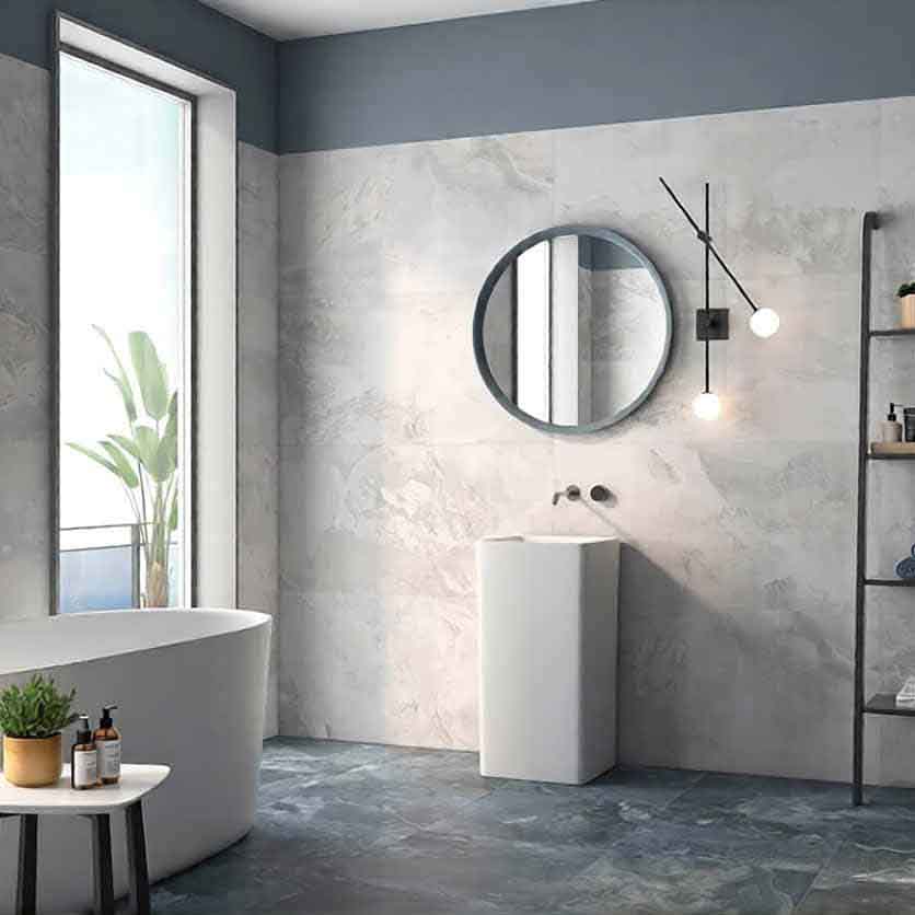 Серая плитка в ванной